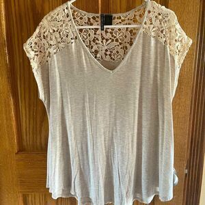 Womens Large Ivory love Lace top